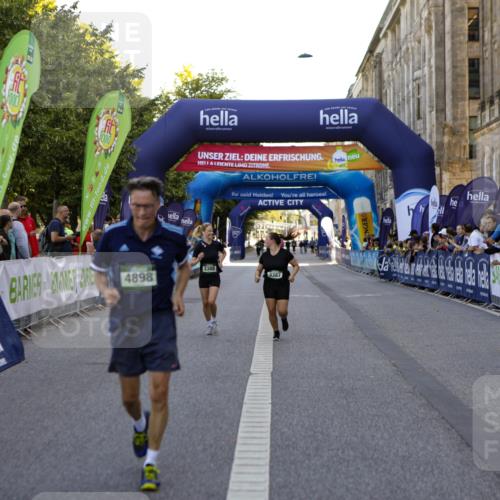 01.09.2024 - BARMER Alsterlauf Kathrin Stürmer Photography http://msf.ph/oto/6973006 01.09.2024 10:31:01 Ziel 3387, 3388, 4898 meine-sportfotos.de