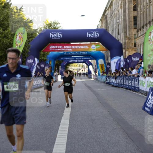 01.09.2024 - BARMER Alsterlauf Kathrin Stürmer Photography http://msf.ph/oto/6973010 01.09.2024 10:31:02 Ziel 3387, 3388, 4898 meine-sportfotos.de