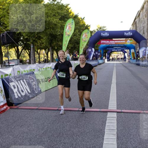 01.09.2024 - BARMER Alsterlauf Kathrin Stürmer Photography http://msf.ph/oto/6973019 01.09.2024 10:31:06 Ziel 3387, 3388, 4898 meine-sportfotos.de