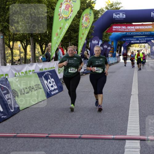 01.09.2024 - BARMER Alsterlauf Kathrin Stürmer Photography http://msf.ph/oto/6973024 01.09.2024 10:31:46 Ziel 4451, 4452 meine-sportfotos.de