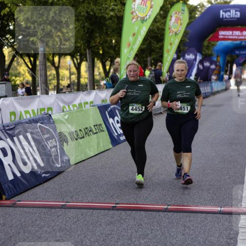 01.09.2024 - BARMER Alsterlauf Kathrin Stürmer Photography http://msf.ph/oto/6973028 01.09.2024 10:31:47 Ziel 4451, 4452 meine-sportfotos.de