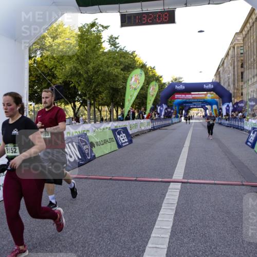 01.09.2024 - BARMER Alsterlauf Kathrin Stürmer Photography http://msf.ph/oto/6973054 01.09.2024 10:32:06 Ziel 3566, 4914, 5103, 8152, 8183 meine-sportfotos.de
