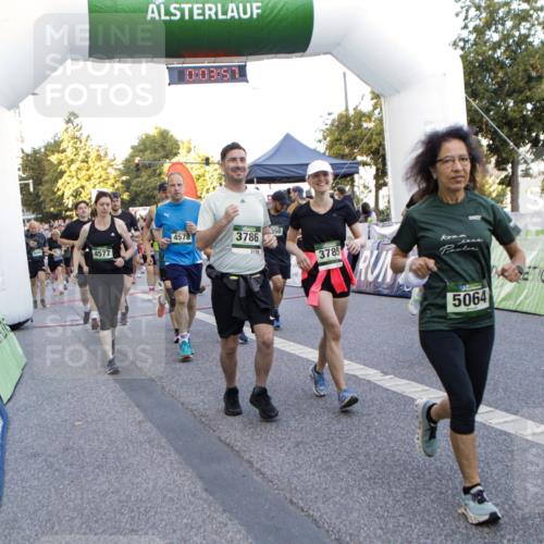 01.09.2024 - BARMER Alsterlauf Kathrin Stürmer Photography http://msf.ph/oto/6976651 01.09.2024 09:13:04 Ziel  meine-sportfotos.de