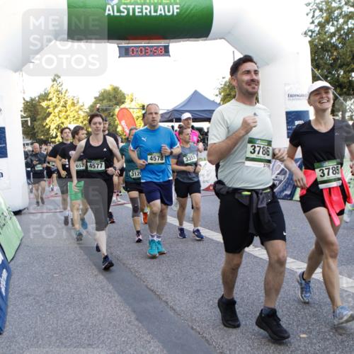 01.09.2024 - BARMER Alsterlauf Kathrin Stürmer Photography http://msf.ph/oto/6976656 01.09.2024 09:13:05 Ziel  meine-sportfotos.de