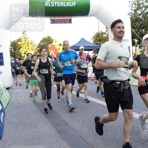01.09.2024 - BARMER Alsterlauf Kathrin Stürmer Photography http://msf.ph/oto/6976657 01.09.2024 09:13:05 Ziel  meine-sportfotos.de