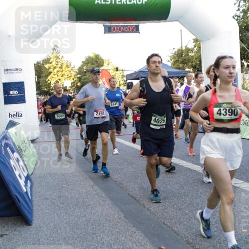 01.09.2024 - BARMER Alsterlauf Kathrin Stürmer Photography http://msf.ph/oto/6976679 01.09.2024 09:13:12 Ziel  meine-sportfotos.de