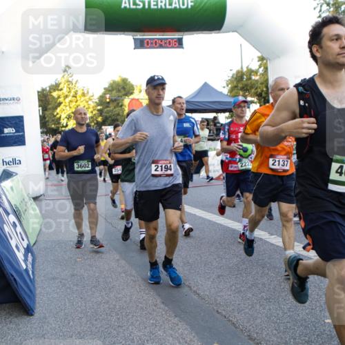 01.09.2024 - BARMER Alsterlauf Kathrin Stürmer Photography http://msf.ph/oto/6976684 01.09.2024 09:13:13 Ziel  meine-sportfotos.de