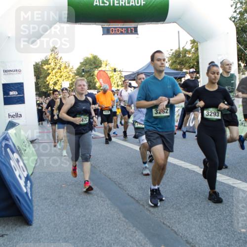 01.09.2024 - BARMER Alsterlauf Kathrin Stürmer Photography http://msf.ph/oto/6976709 01.09.2024 09:13:24 Ziel  meine-sportfotos.de
