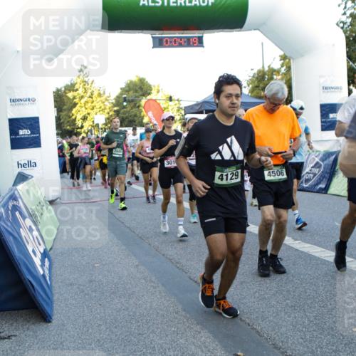 01.09.2024 - BARMER Alsterlauf Kathrin Stürmer Photography http://msf.ph/oto/6976728 01.09.2024 09:13:27 Ziel  meine-sportfotos.de