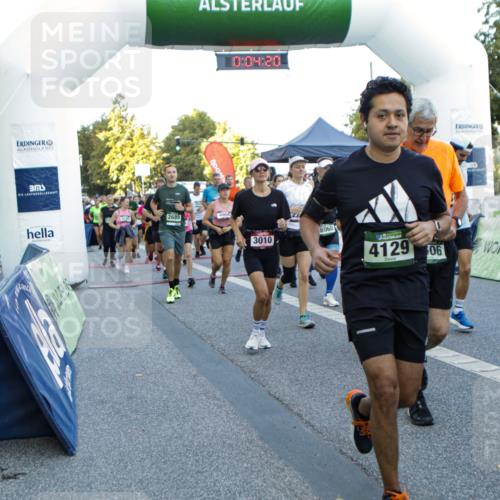 01.09.2024 - BARMER Alsterlauf Kathrin Stürmer Photography http://msf.ph/oto/6976730 01.09.2024 09:13:27 Ziel  meine-sportfotos.de