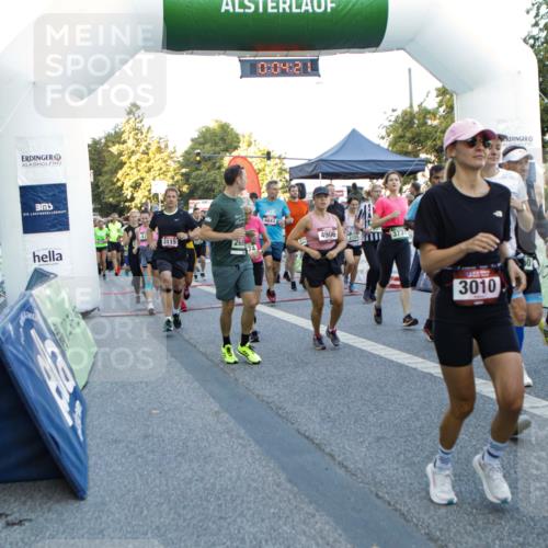 01.09.2024 - BARMER Alsterlauf Kathrin Stürmer Photography http://msf.ph/oto/6976738 01.09.2024 09:13:28 Ziel  meine-sportfotos.de