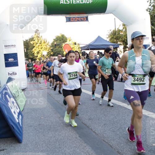 01.09.2024 - BARMER Alsterlauf Kathrin Stürmer Photography http://msf.ph/oto/6976800 01.09.2024 09:13:50 Ziel  meine-sportfotos.de