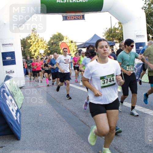 01.09.2024 - BARMER Alsterlauf Kathrin Stürmer Photography http://msf.ph/oto/6976805 01.09.2024 09:13:51 Ziel  meine-sportfotos.de