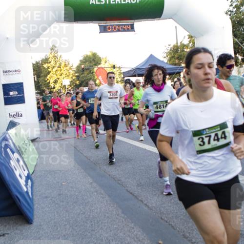 01.09.2024 - BARMER Alsterlauf Kathrin Stürmer Photography http://msf.ph/oto/6976807 01.09.2024 09:13:51 Ziel  meine-sportfotos.de