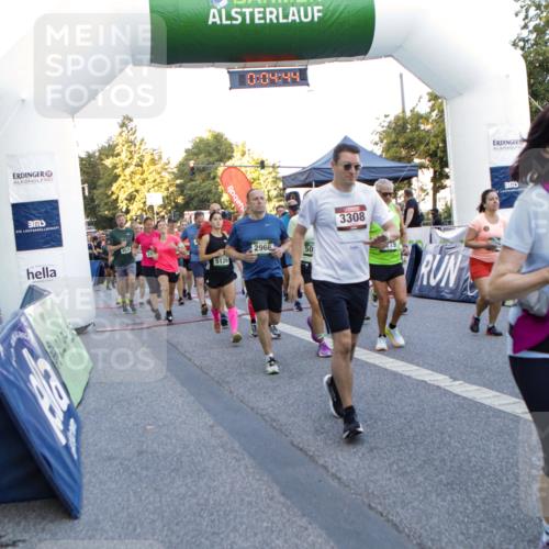01.09.2024 - BARMER Alsterlauf Kathrin Stürmer Photography http://msf.ph/oto/6976813 01.09.2024 09:13:52 Ziel  meine-sportfotos.de