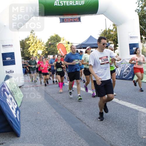 01.09.2024 - BARMER Alsterlauf Kathrin Stürmer Photography http://msf.ph/oto/6976815 01.09.2024 09:13:52 Ziel  meine-sportfotos.de