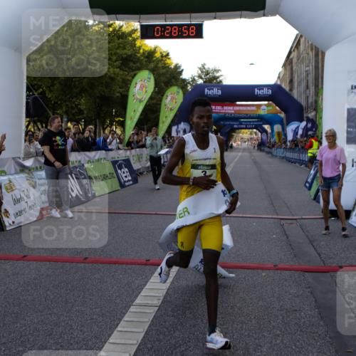 01.09.2024 - BARMER Alsterlauf Kathrin Stürmer Photography http://msf.ph/oto/6976998 01.09.2024 09:28:56 Ziel 3, 7 meine-sportfotos.de