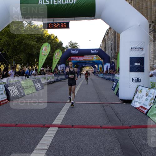 01.09.2024 - BARMER Alsterlauf Kathrin Stürmer Photography http://msf.ph/oto/6977013 01.09.2024 09:32:34 Ziel 15, 17, 33, 5048 meine-sportfotos.de