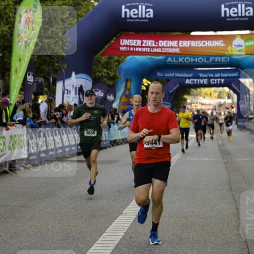 01.09.2024 - BARMER Alsterlauf Kathrin Stürmer Photography http://msf.ph/oto/6977438 01.09.2024 09:43:56 Ziel 2272, 2457, 2659, 3441, 3850, 3865, 4664, 8061 meine-sportfotos.de
