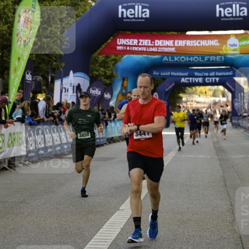 01.09.2024 - BARMER Alsterlauf Kathrin Stürmer Photography http://msf.ph/oto/6977439 01.09.2024 09:43:57 Ziel 2272, 2457, 2659, 3441, 3850, 3865, 4664, 4777, 8061 meine-sportfotos.de