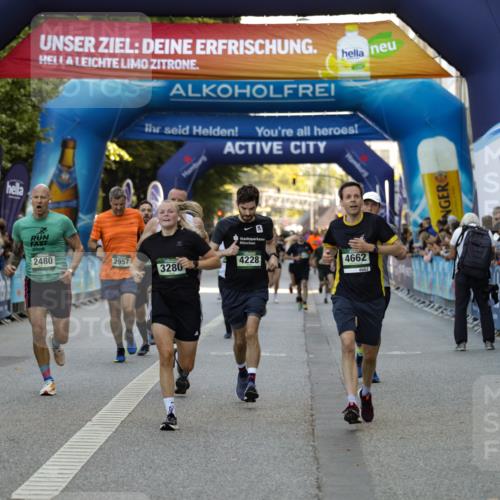 01.09.2024 - BARMER Alsterlauf Kathrin Stürmer Photography http://msf.ph/oto/6977744 01.09.2024 09:50:37 Ziel 2189, 2411, 2480, 2538, 2957, 3280, 3813, 3890, 4002, 4095, 4183, 4228, 4289, 4306, 4321, 4467, 4662, 5250, 5295, 8115 meine-sportfotos.de