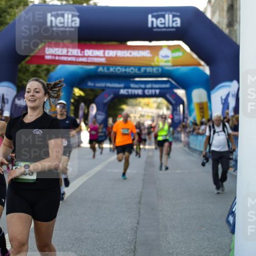 01.09.2024 - BARMER Alsterlauf Kathrin Stürmer Photography http://msf.ph/oto/6977764 01.09.2024 09:51:01 Ziel 2450, 2916, 2994, 3391, 3663, 4100, 4115, 5010, 5181, 5256, 5289, 8295 meine-sportfotos.de