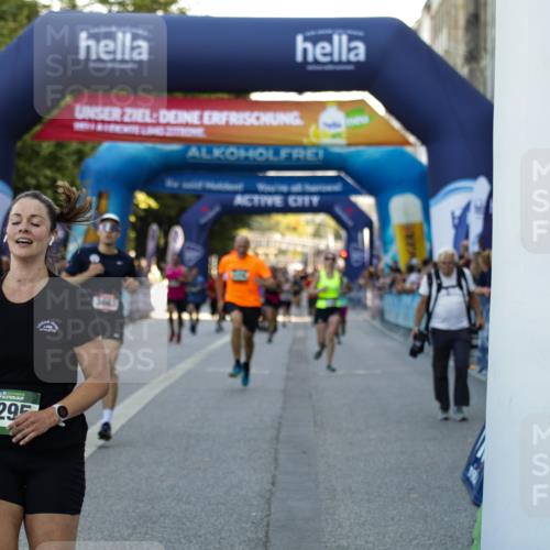 01.09.2024 - BARMER Alsterlauf Kathrin Stürmer Photography http://msf.ph/oto/6977765 01.09.2024 09:51:01 Ziel 2450, 2916, 2994, 3391, 3663, 4100, 4115, 5010, 5181, 5256, 5289, 8295 meine-sportfotos.de