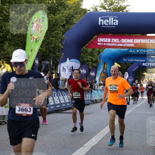 01.09.2024 - BARMER Alsterlauf Kathrin Stürmer Photography http://msf.ph/oto/6977766 01.09.2024 09:51:04 Ziel 2450, 2650, 2916, 2994, 3391, 3663, 4100, 4678, 4780, 5129, 5134, 5256, 5272, 5289, 8295 meine-sportfotos.de