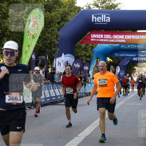 01.09.2024 - BARMER Alsterlauf Kathrin Stürmer Photography http://msf.ph/oto/6977767 01.09.2024 09:51:04 Ziel 2450, 2650, 2916, 2994, 3391, 3663, 4100, 4678, 4780, 5129, 5134, 5256, 5272, 5289, 8295 meine-sportfotos.de