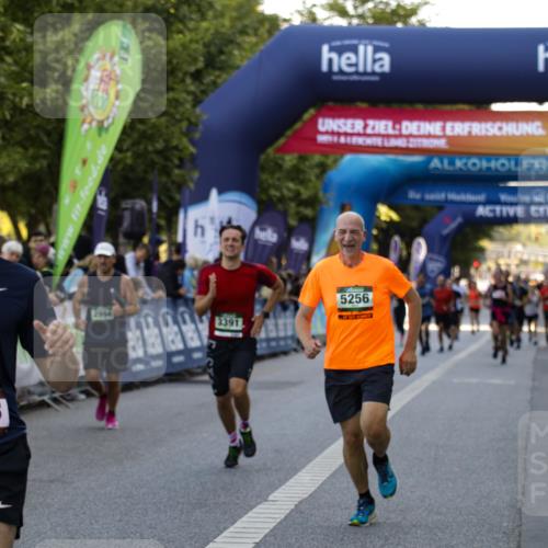 01.09.2024 - BARMER Alsterlauf Kathrin Stürmer Photography http://msf.ph/oto/6977768 01.09.2024 09:51:04 Ziel 2450, 2650, 2916, 2994, 3391, 3663, 4100, 4678, 4780, 5129, 5134, 5256, 5272, 5289, 8295 meine-sportfotos.de