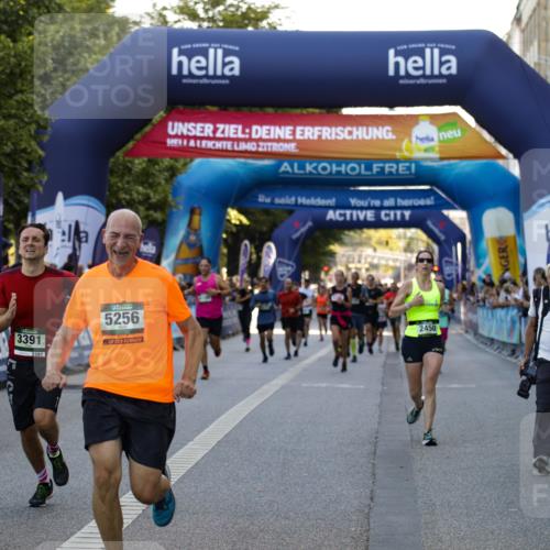 01.09.2024 - BARMER Alsterlauf Kathrin Stürmer Photography http://msf.ph/oto/6977773 01.09.2024 09:51:05 Ziel 2450, 2650, 2994, 3391, 3663, 3794, 4100, 4238, 4678, 4780, 5129, 5134, 5256, 5272, 5289 meine-sportfotos.de