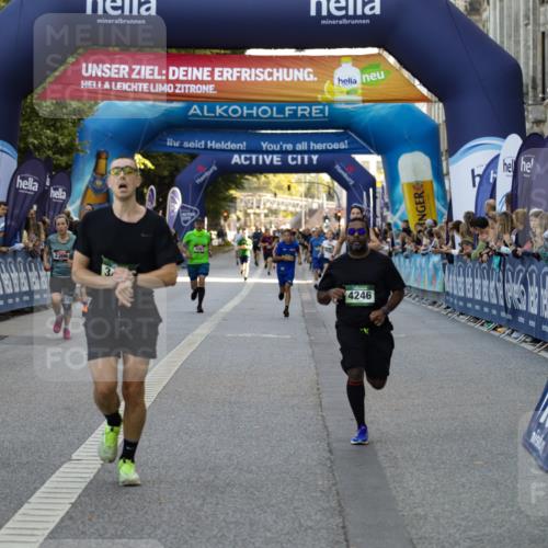 01.09.2024 - BARMER Alsterlauf Kathrin Stürmer Photography http://msf.ph/oto/6977778 01.09.2024 09:51:43 Ziel 2306, 2579, 2717, 3392, 3412, 4246, 4375, 4872, 4958, 5087, 5139, 5245 meine-sportfotos.de