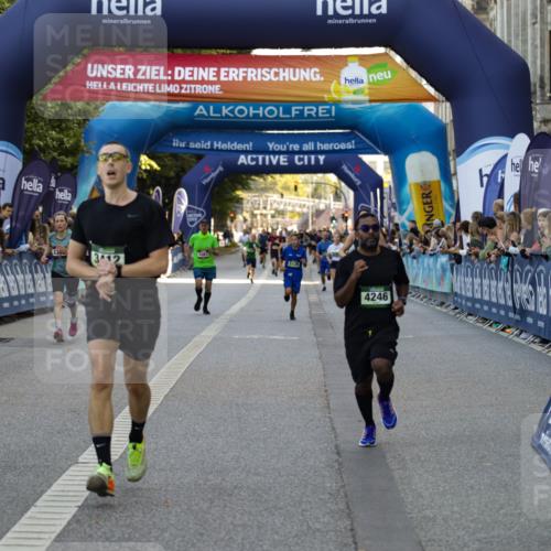 01.09.2024 - BARMER Alsterlauf Kathrin Stürmer Photography http://msf.ph/oto/6977779 01.09.2024 09:51:43 Ziel 2306, 2579, 2717, 3392, 3412, 4246, 4375, 4872, 4958, 5087, 5139, 5245 meine-sportfotos.de