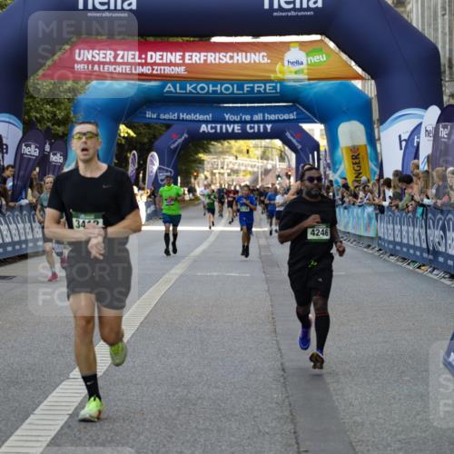 01.09.2024 - BARMER Alsterlauf Kathrin Stürmer Photography http://msf.ph/oto/6977780 01.09.2024 09:51:43 Ziel 2306, 2579, 2717, 3392, 3412, 4246, 4375, 4872, 4958, 5087, 5139, 5245 meine-sportfotos.de