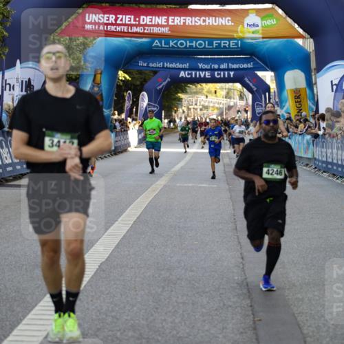 01.09.2024 - BARMER Alsterlauf Kathrin Stürmer Photography http://msf.ph/oto/6977786 01.09.2024 09:51:44 Ziel 2306, 2579, 2717, 3392, 3412, 4246, 4375, 4872, 4958, 5087, 5139 meine-sportfotos.de