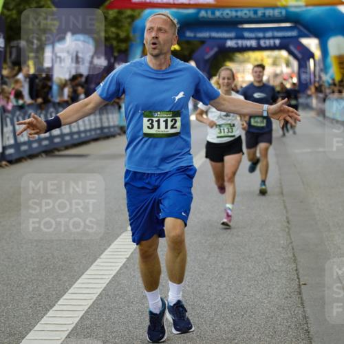 01.09.2024 - BARMER Alsterlauf Kathrin Stürmer Photography http://msf.ph/oto/6977795 01.09.2024 09:51:58 Ziel 3112, 3133, 3430, 3605, 3942, 4343, 4375, 4536, 4700, 4958, 5268, 5277, 8322 meine-sportfotos.de