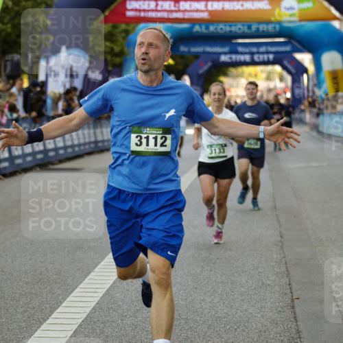 01.09.2024 - BARMER Alsterlauf Kathrin Stürmer Photography http://msf.ph/oto/6977796 01.09.2024 09:51:58 Ziel 3112, 3133, 3430, 3605, 3942, 4343, 4375, 4536, 4700, 4958, 5268, 5277, 8322 meine-sportfotos.de