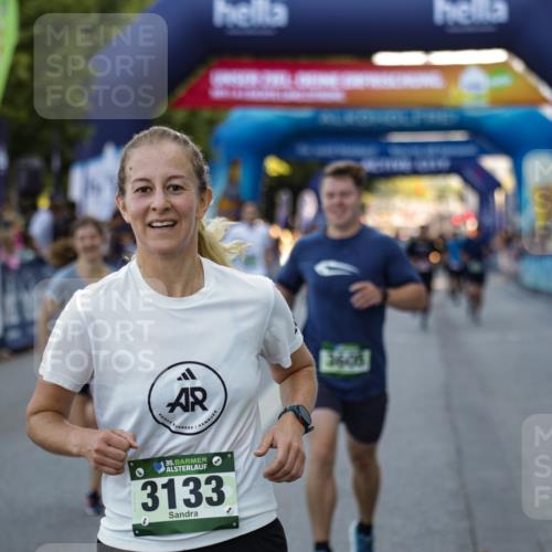 01.09.2024 - BARMER Alsterlauf Kathrin Stürmer Photography http://msf.ph/oto/6977806 01.09.2024 09:52:01 Ziel 2070, 3112, 3133, 3397, 3430, 3605, 3942, 4343, 4536, 4649, 4700, 5268, 5277, 8322 meine-sportfotos.de