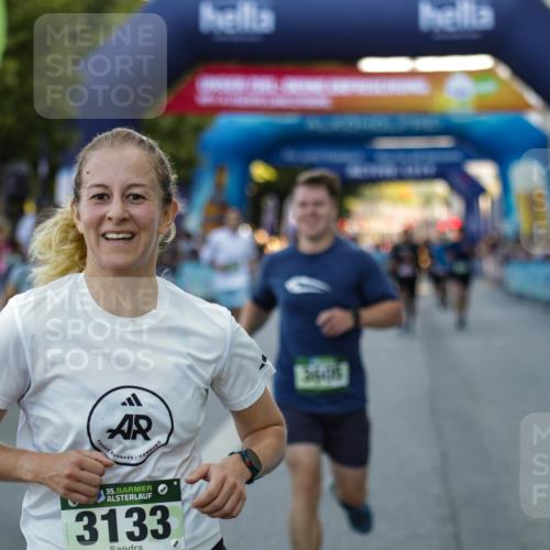 01.09.2024 - BARMER Alsterlauf Kathrin Stürmer Photography http://msf.ph/oto/6977807 01.09.2024 09:52:01 Ziel 2070, 3112, 3133, 3397, 3430, 3605, 3942, 4343, 4536, 4649, 4700, 5268, 5277, 8322 meine-sportfotos.de