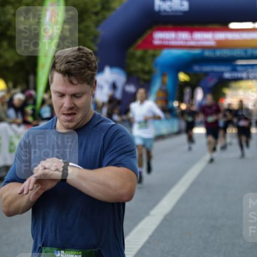01.09.2024 - BARMER Alsterlauf Kathrin Stürmer Photography http://msf.ph/oto/6977811 01.09.2024 09:52:02 Ziel 2070, 3133, 3397, 3430, 3605, 3942, 4343, 4536, 4649, 4700, 5268, 5277, 8322 meine-sportfotos.de
