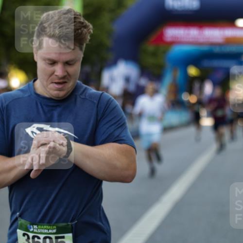 01.09.2024 - BARMER Alsterlauf Kathrin Stürmer Photography http://msf.ph/oto/6977812 01.09.2024 09:52:02 Ziel 2070, 3133, 3397, 3430, 3605, 3942, 4343, 4536, 4649, 4700, 5268, 5277, 8322 meine-sportfotos.de