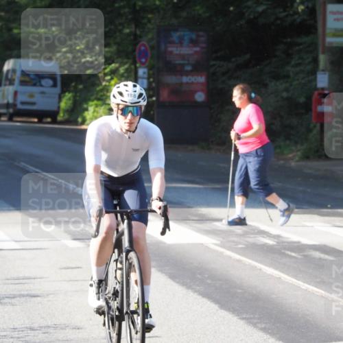 08.09.2024 - Stadtparktriathlon Zöllner http://msf.ph/oto/6984476 08.09.2024 09:52:16 Radfahren 188 meine-sportfotos.de