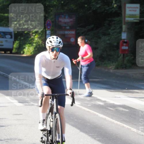 08.09.2024 - Stadtparktriathlon Zöllner http://msf.ph/oto/6984477 08.09.2024 09:52:16 Radfahren 188 meine-sportfotos.de