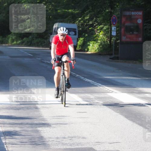 08.09.2024 - Stadtparktriathlon Zöllner http://msf.ph/oto/6984610 08.09.2024 09:53:01 Radfahren 215, 230 meine-sportfotos.de