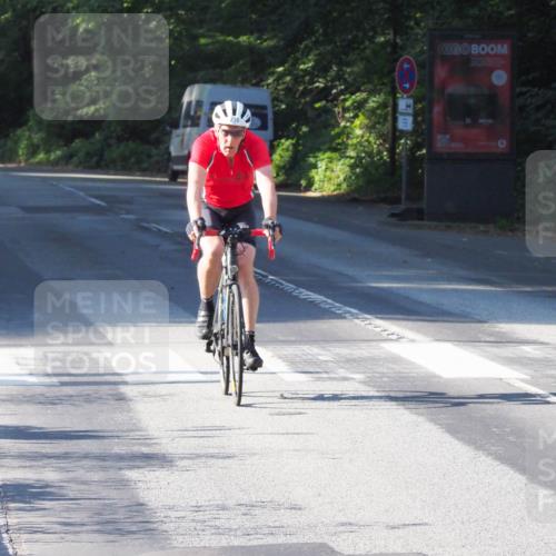 08.09.2024 - Stadtparktriathlon Zöllner http://msf.ph/oto/6984613 08.09.2024 09:53:01 Radfahren 215, 230 meine-sportfotos.de