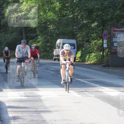 08.09.2024 - Stadtparktriathlon Zöllner http://msf.ph/oto/6987806 08.09.2024 10:04:57 Radfahren 211, 217, 234, 246 meine-sportfotos.de