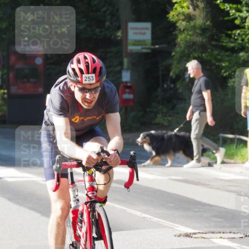 08.09.2024 - Stadtparktriathlon Zöllner http://msf.ph/oto/6988589 08.09.2024 10:11:38 Radfahren 242, 253 meine-sportfotos.de
