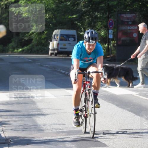 08.09.2024 - Stadtparktriathlon Zöllner http://msf.ph/oto/6988594 08.09.2024 10:11:39 Radfahren 242, 253 meine-sportfotos.de