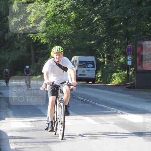 08.09.2024 - Stadtparktriathlon Zöllner http://msf.ph/oto/6988646 08.09.2024 10:12:05 Radfahren 211, 217, 241, 254, 257, 258 meine-sportfotos.de