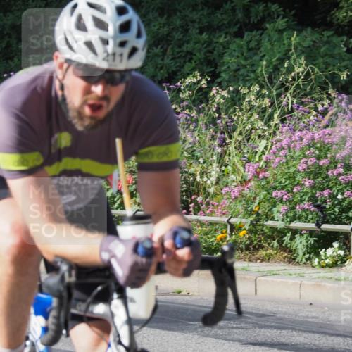 08.09.2024 - Stadtparktriathlon Zöllner http://msf.ph/oto/6988687 08.09.2024 10:12:13 Radfahren 211, 217 meine-sportfotos.de